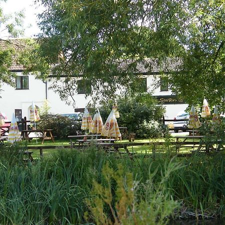 ホテル The Swan At Stoford Stapleford  エクステリア 写真
