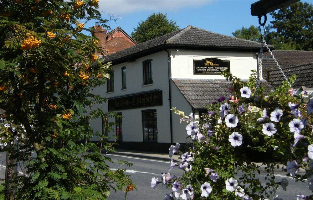 ホテル The Swan At Stoford Stapleford  エクステリア 写真