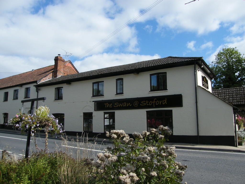 ホテル The Swan At Stoford Stapleford  エクステリア 写真