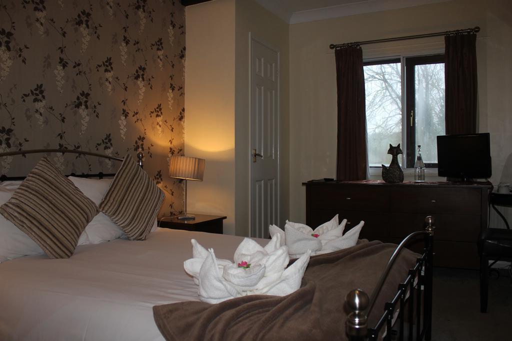 ホテル The Swan At Stoford Stapleford  エクステリア 写真