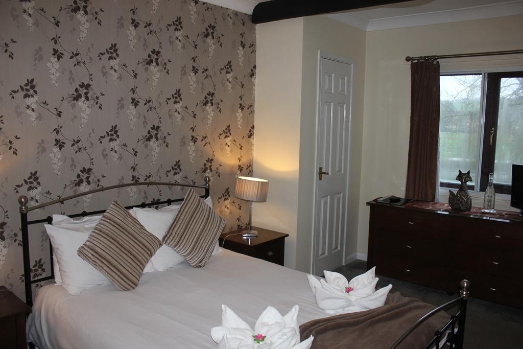 ホテル The Swan At Stoford Stapleford  エクステリア 写真