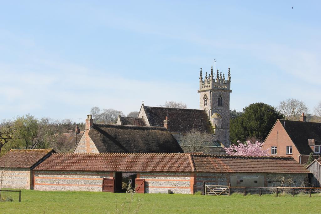 ホテル The Swan At Stoford Stapleford  エクステリア 写真