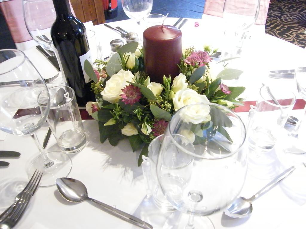 ホテル The Swan At Stoford Stapleford  エクステリア 写真