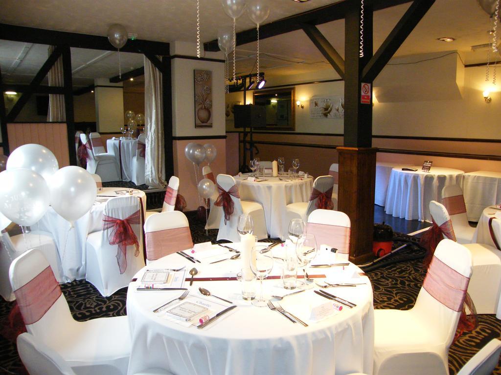 ホテル The Swan At Stoford Stapleford  エクステリア 写真