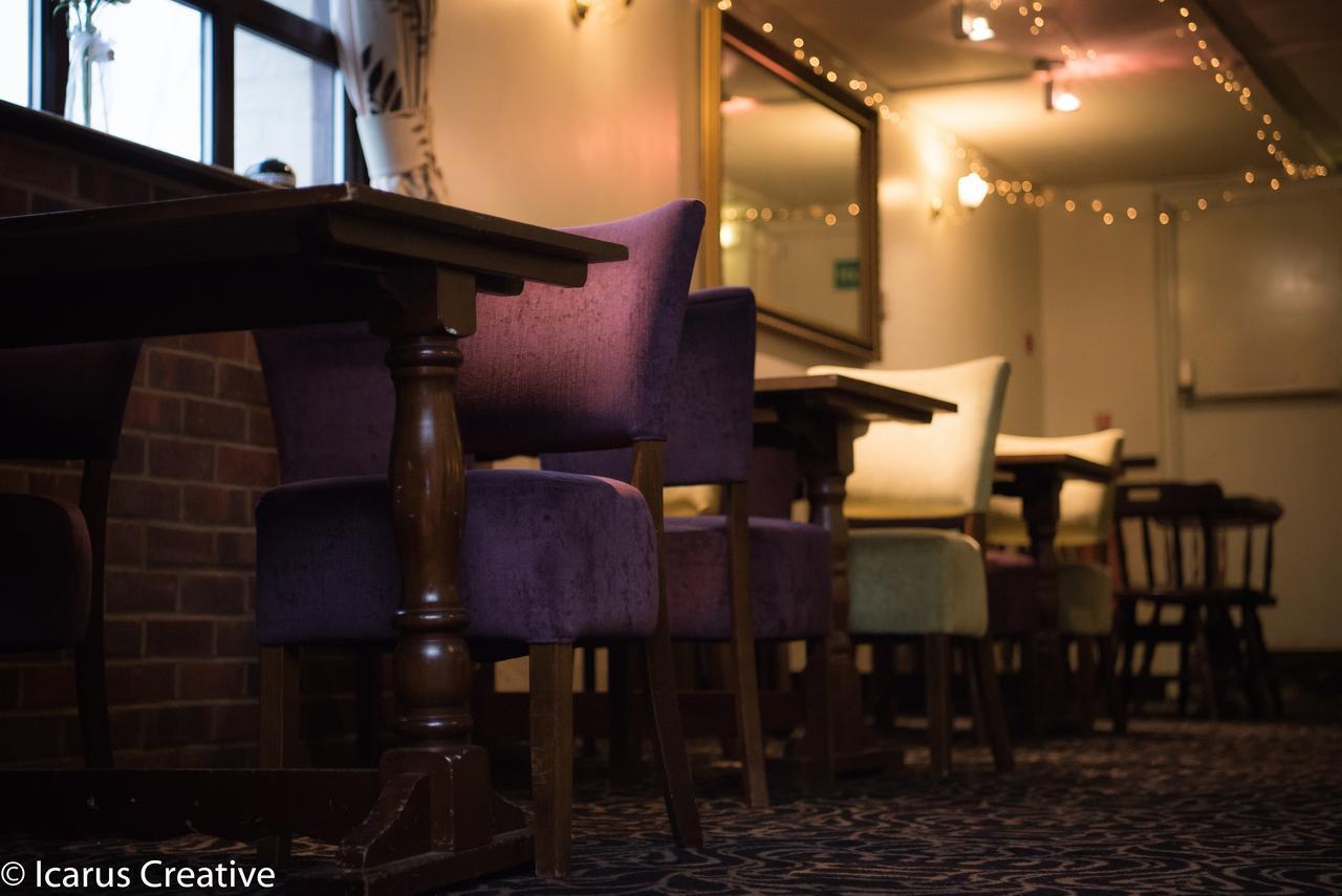 ホテル The Swan At Stoford Stapleford  エクステリア 写真