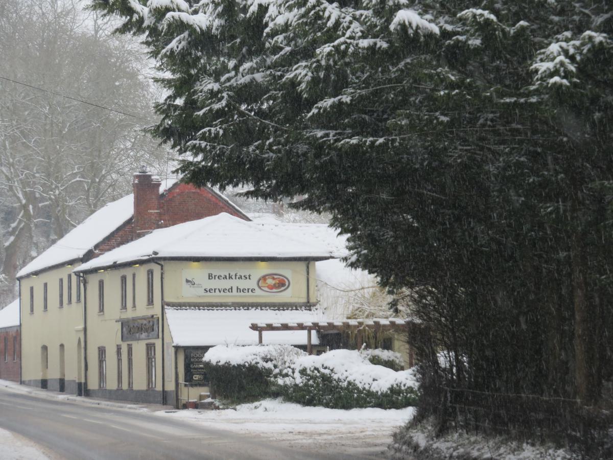 ホテル The Swan At Stoford Stapleford  エクステリア 写真