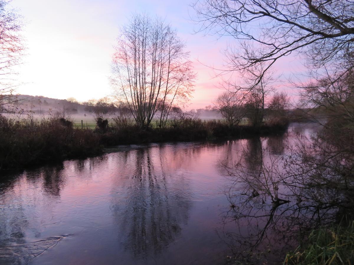 ホテル The Swan At Stoford Stapleford  エクステリア 写真