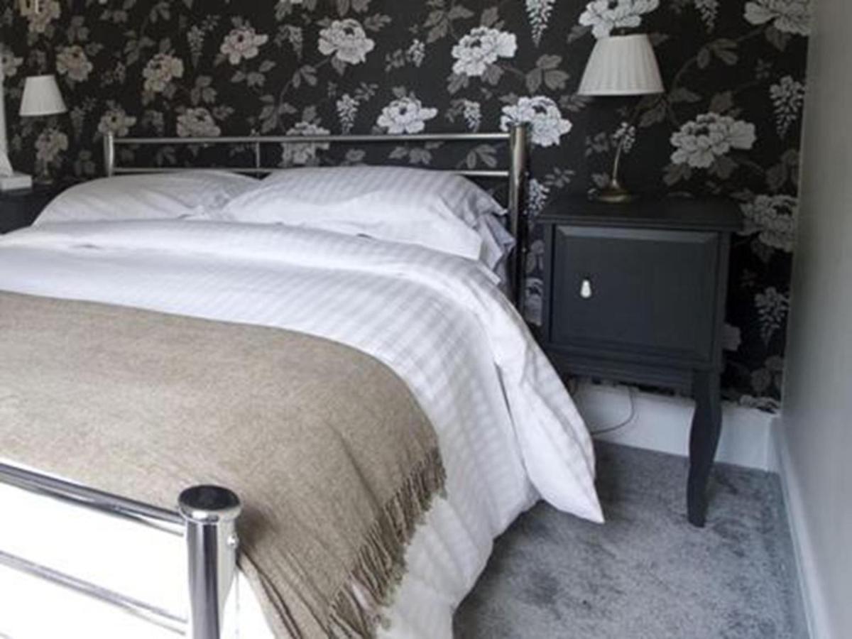 ホテル The Swan At Stoford Stapleford  エクステリア 写真